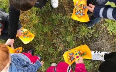 Chasse aux oeufs dans le jardin de la MAM